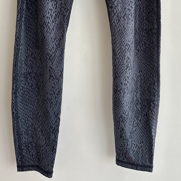 All In Motion Women's Snake Print Jacquard Leggings, Dark Grey, Size Medium - Picture 8 of 16